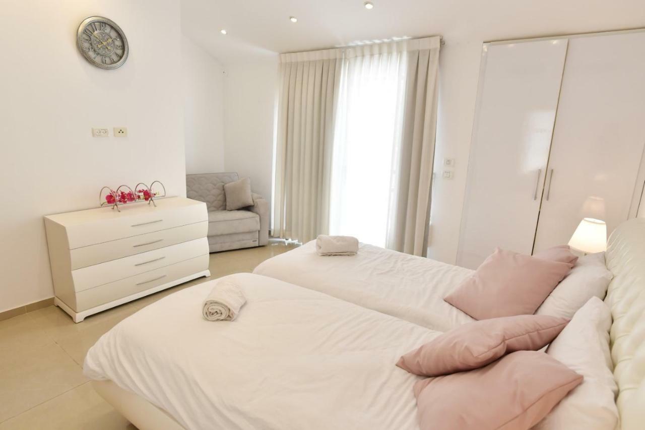 Saidoff, Amazing 4 Bedroom 3 Bath In City Center, Pool, Parking!!! 예루살렘 외부 사진