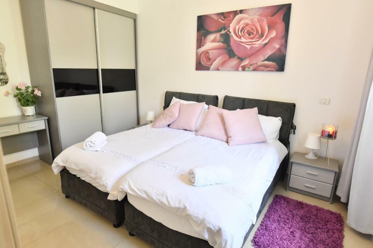 Saidoff, Amazing 4 Bedroom 3 Bath In City Center, Pool, Parking!!! 예루살렘 외부 사진