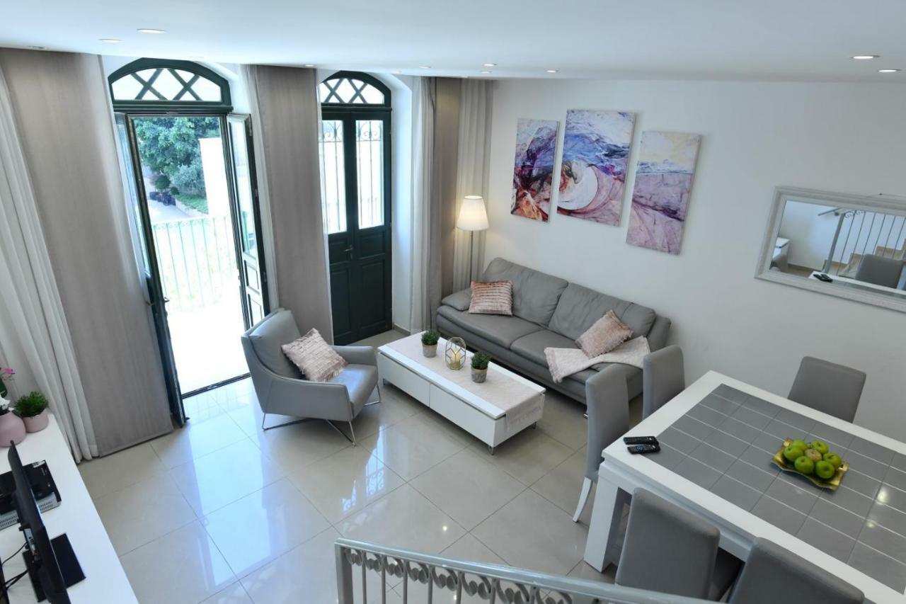 Saidoff, Amazing 4 Bedroom 3 Bath In City Center, Pool, Parking!!! 예루살렘 외부 사진