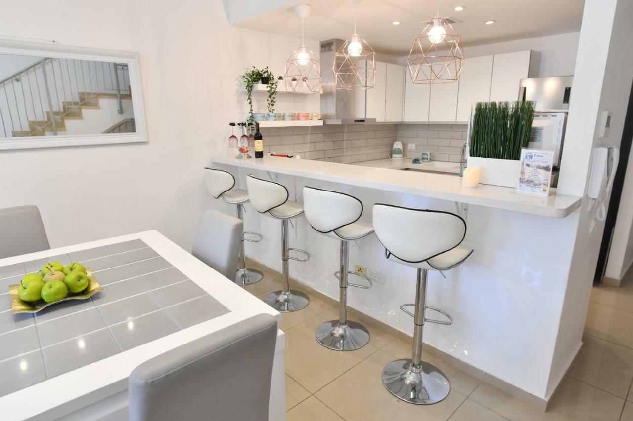 Saidoff, Amazing 4 Bedroom 3 Bath In City Center, Pool, Parking!!! 예루살렘 외부 사진