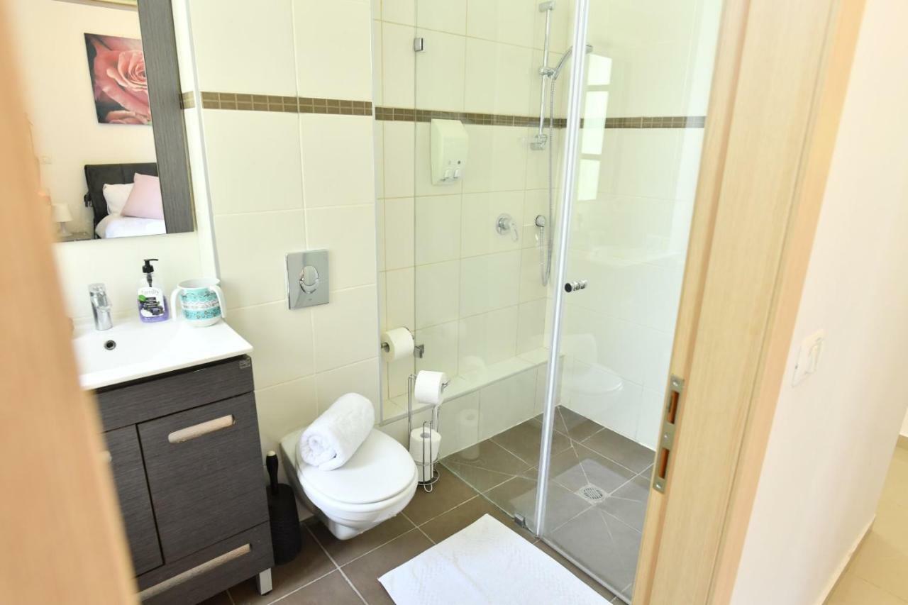 Saidoff, Amazing 4 Bedroom 3 Bath In City Center, Pool, Parking!!! 예루살렘 외부 사진