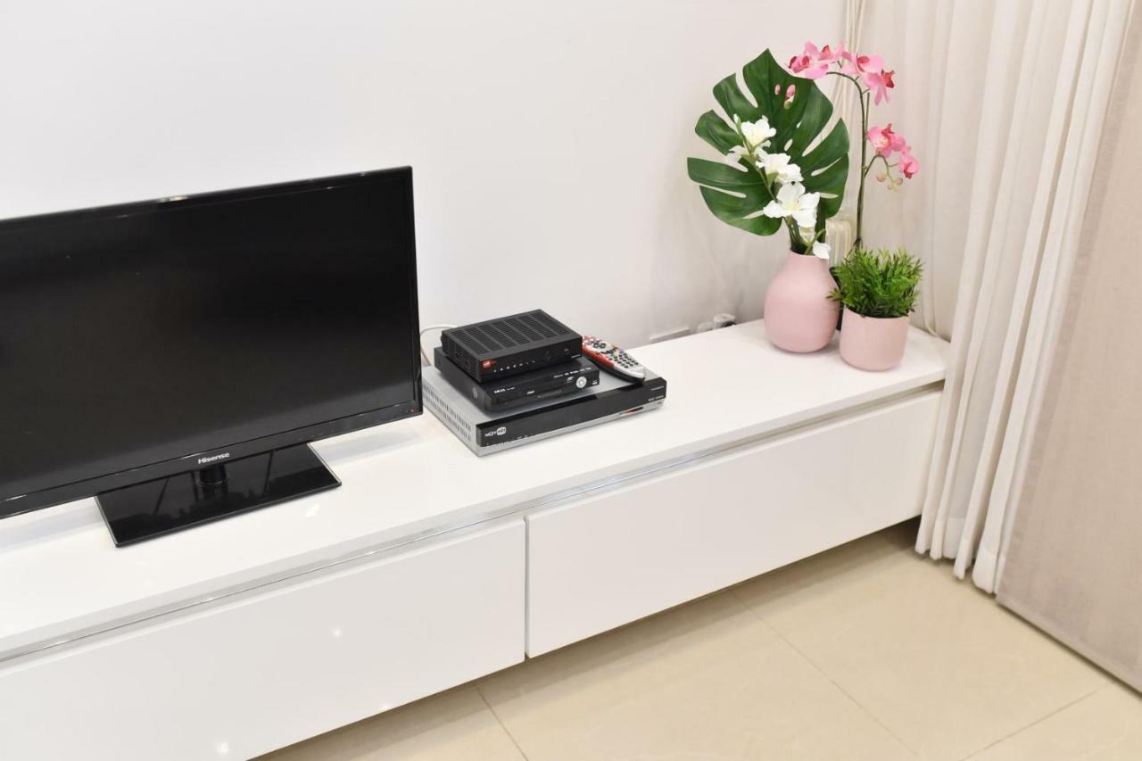 Saidoff, Amazing 4 Bedroom 3 Bath In City Center, Pool, Parking!!! 예루살렘 외부 사진